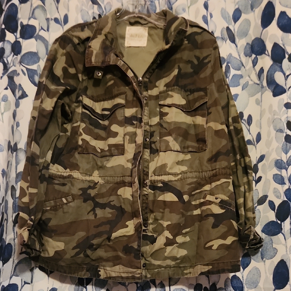 Altar'd State Camouflage Military Style Jacket Size‎ Large